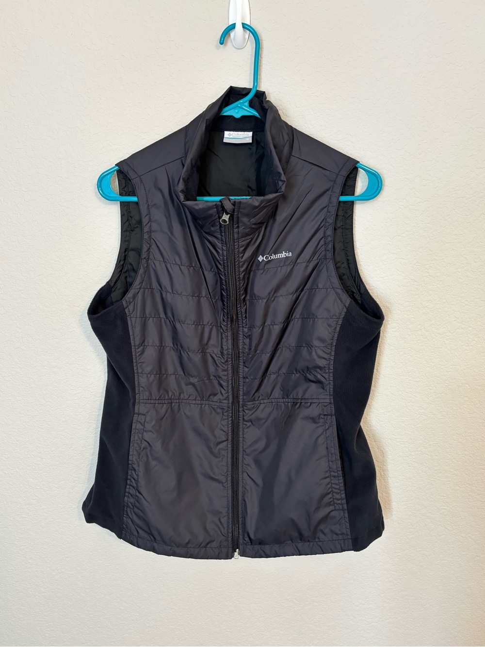 Columbia Black Quilted Vest with Stretch Side Panels - M